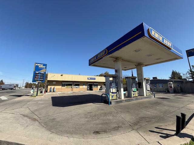 1405 Davis St, Livingston, CA 95334