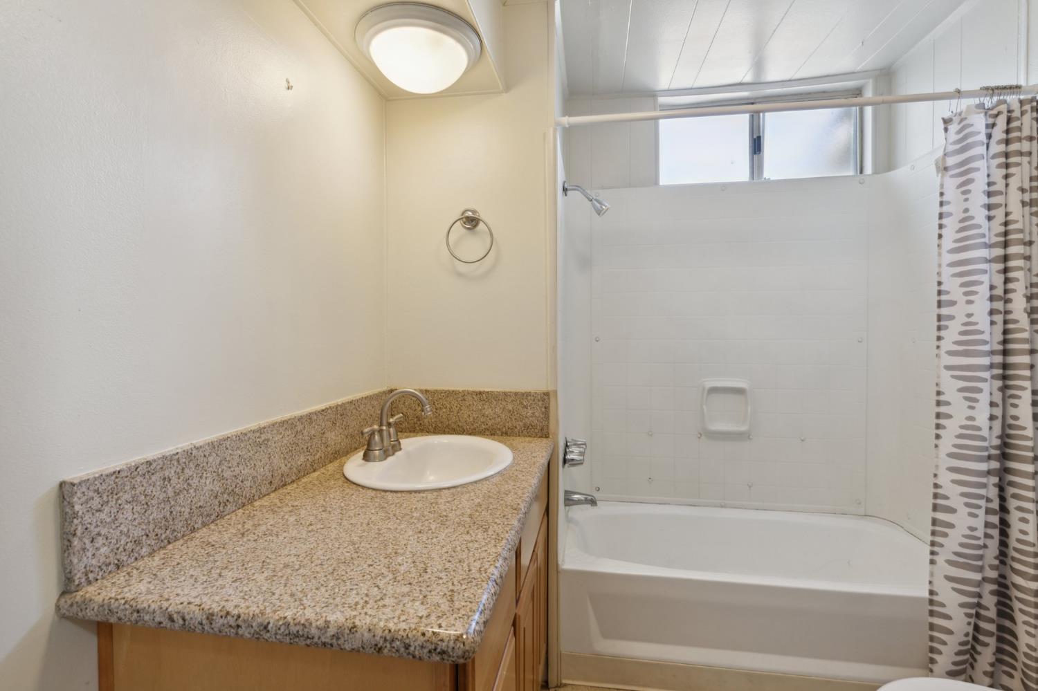 9360 N Blackstone Ave #141, Fresno, CA 93720