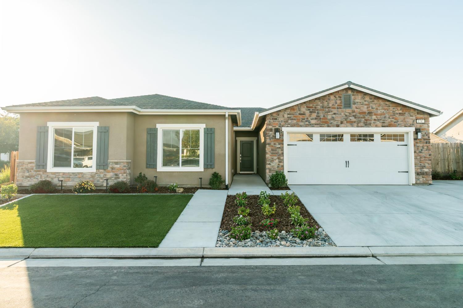 1797 Clearwater St, Tulare, CA 93274