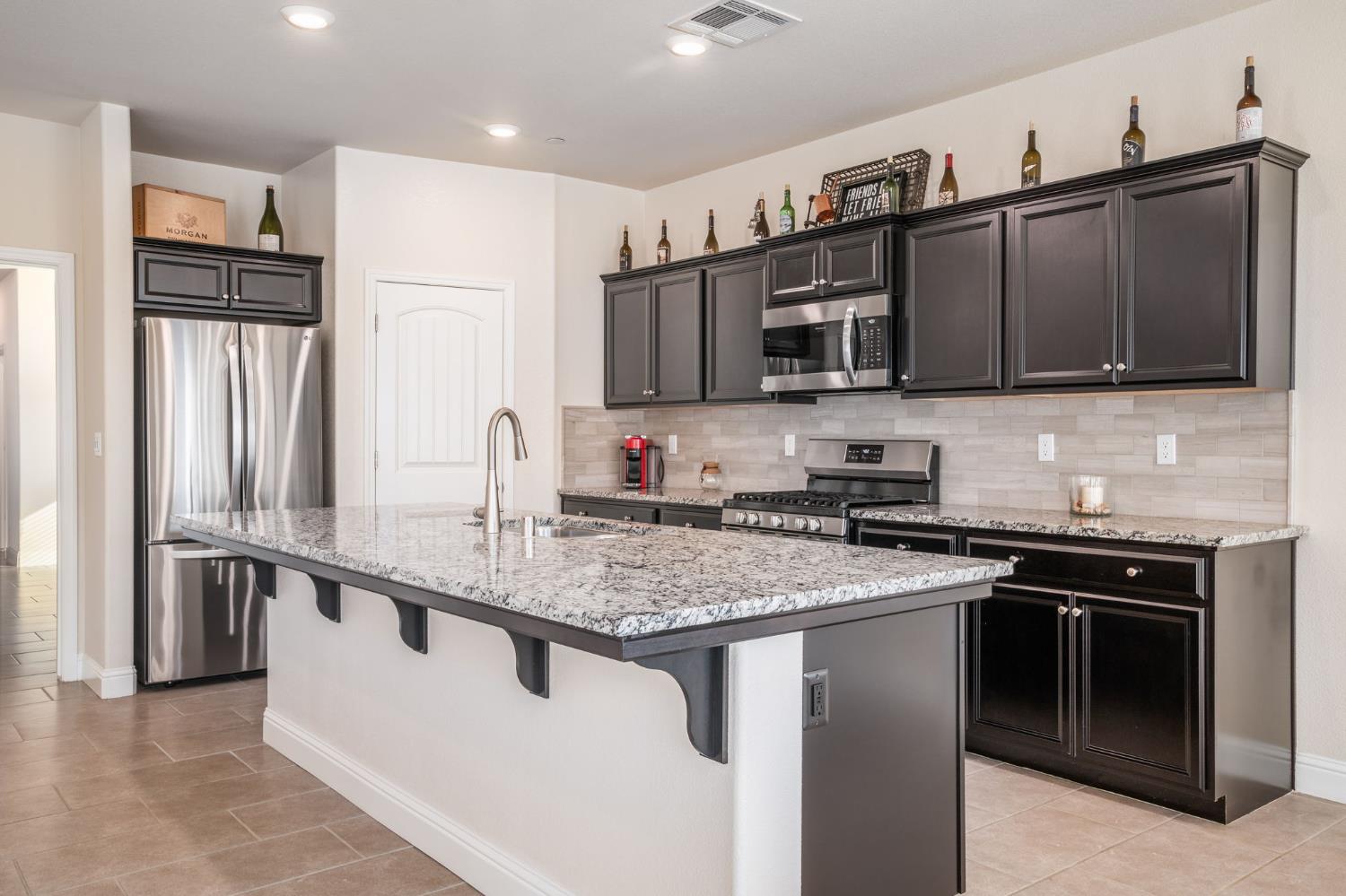 1797 Clearwater St, Tulare, CA 93274