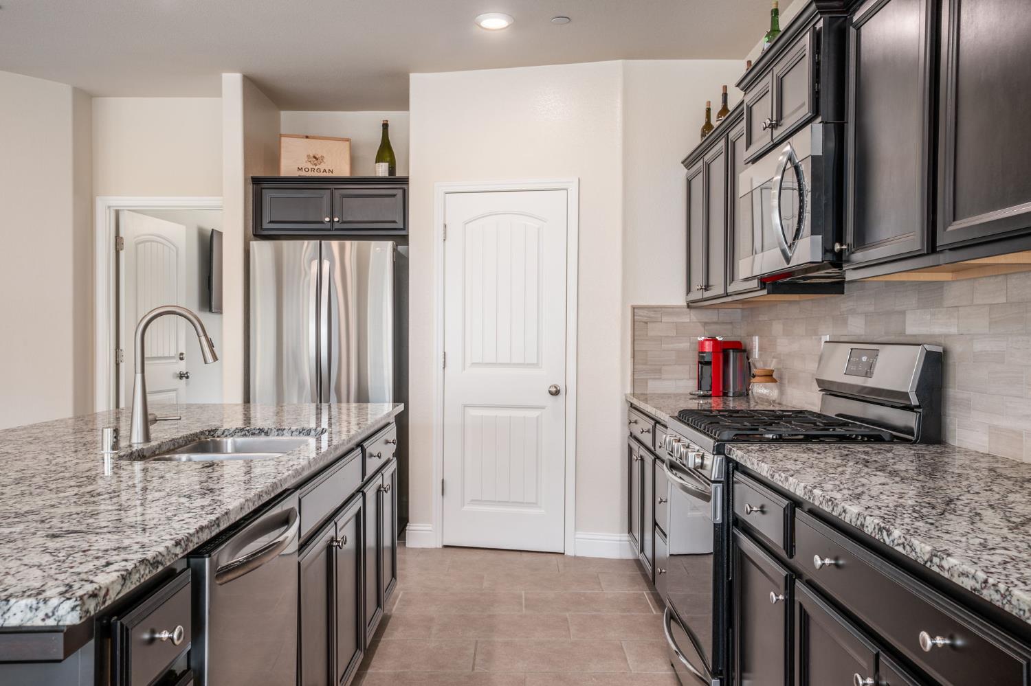 1797 Clearwater St, Tulare, CA 93274