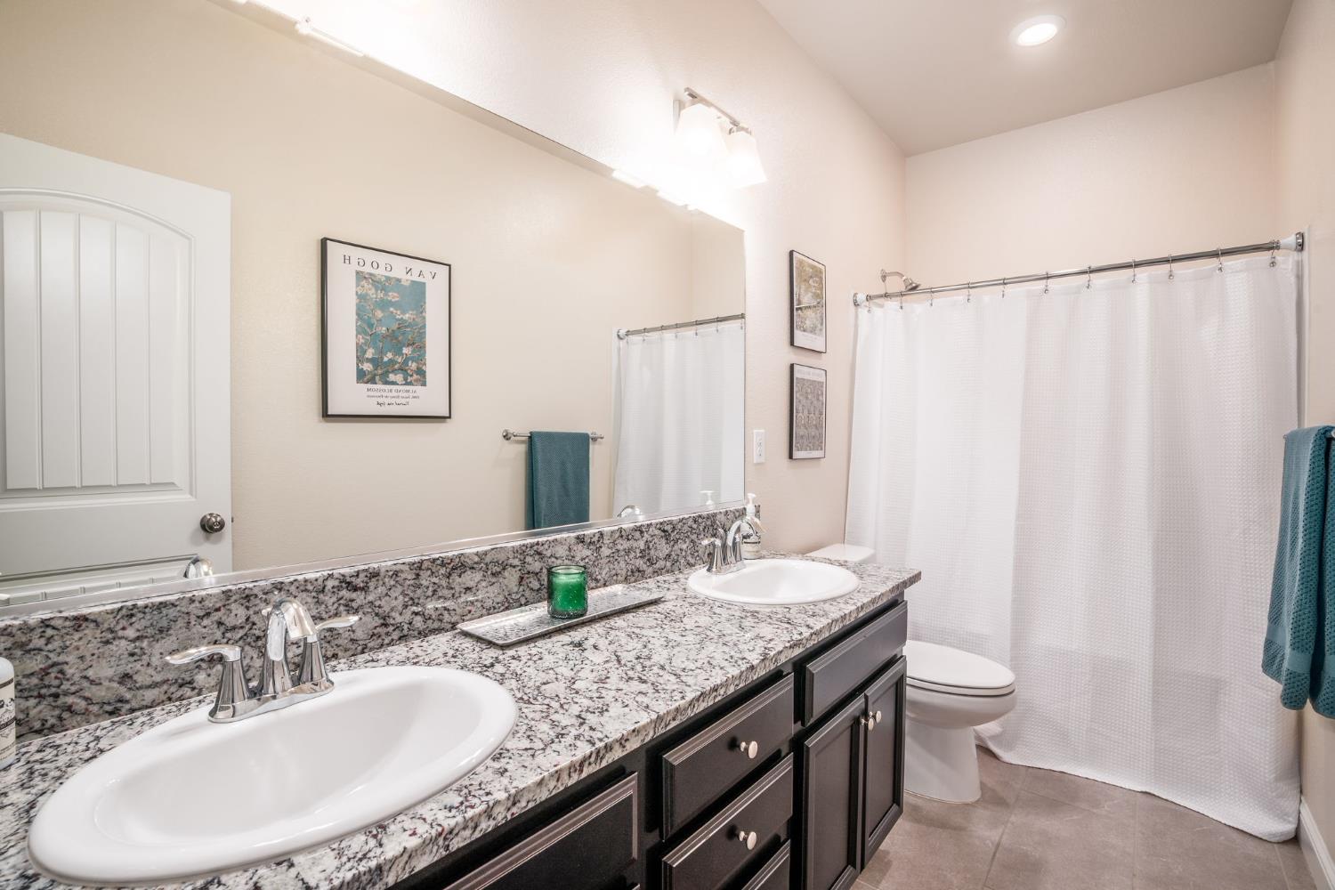 1797 Clearwater St, Tulare, CA 93274