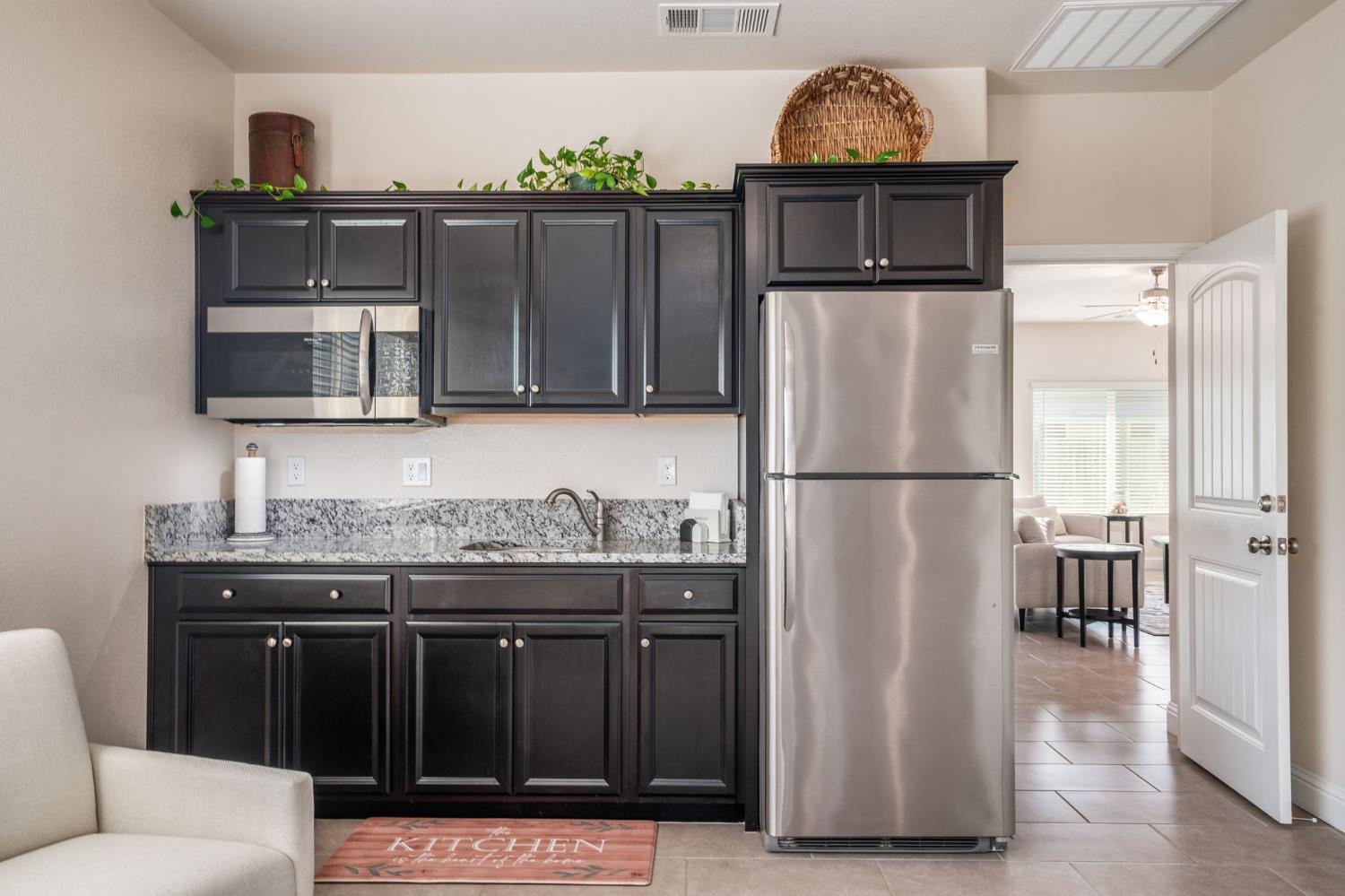 1797 Clearwater St, Tulare, CA 93274