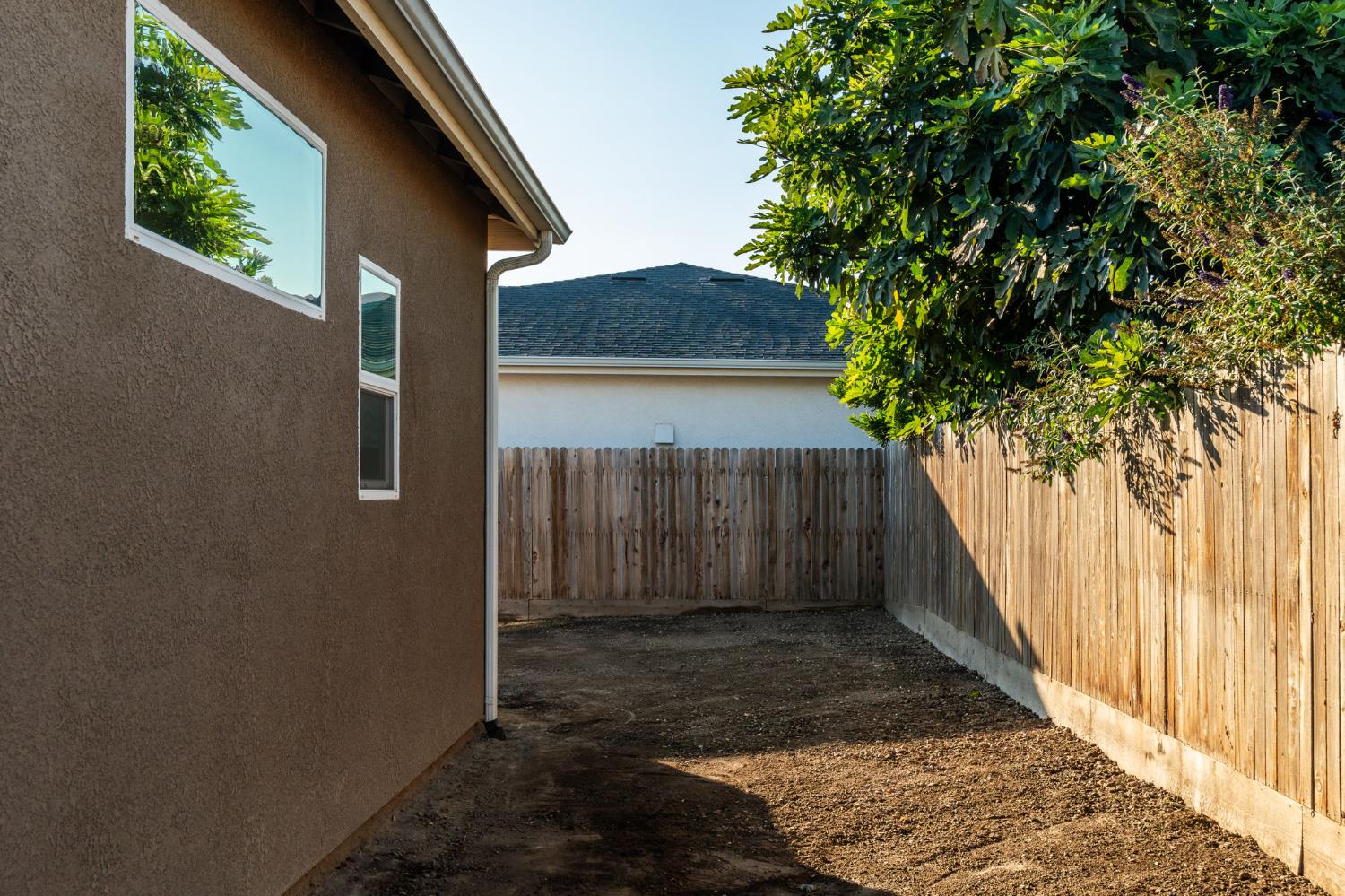 1797 Clearwater St, Tulare, CA 93274