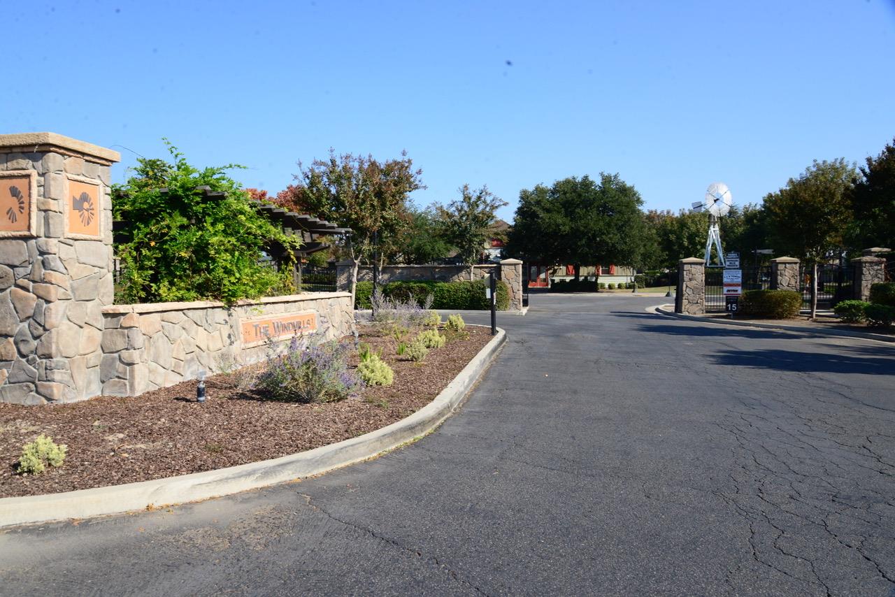 1797 Clearwater St, Tulare, CA 93274