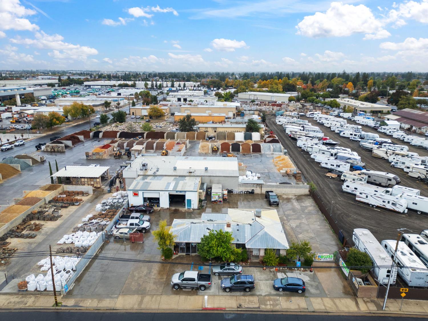 25 N Sunnyside Ave, Clovis, CA 93611