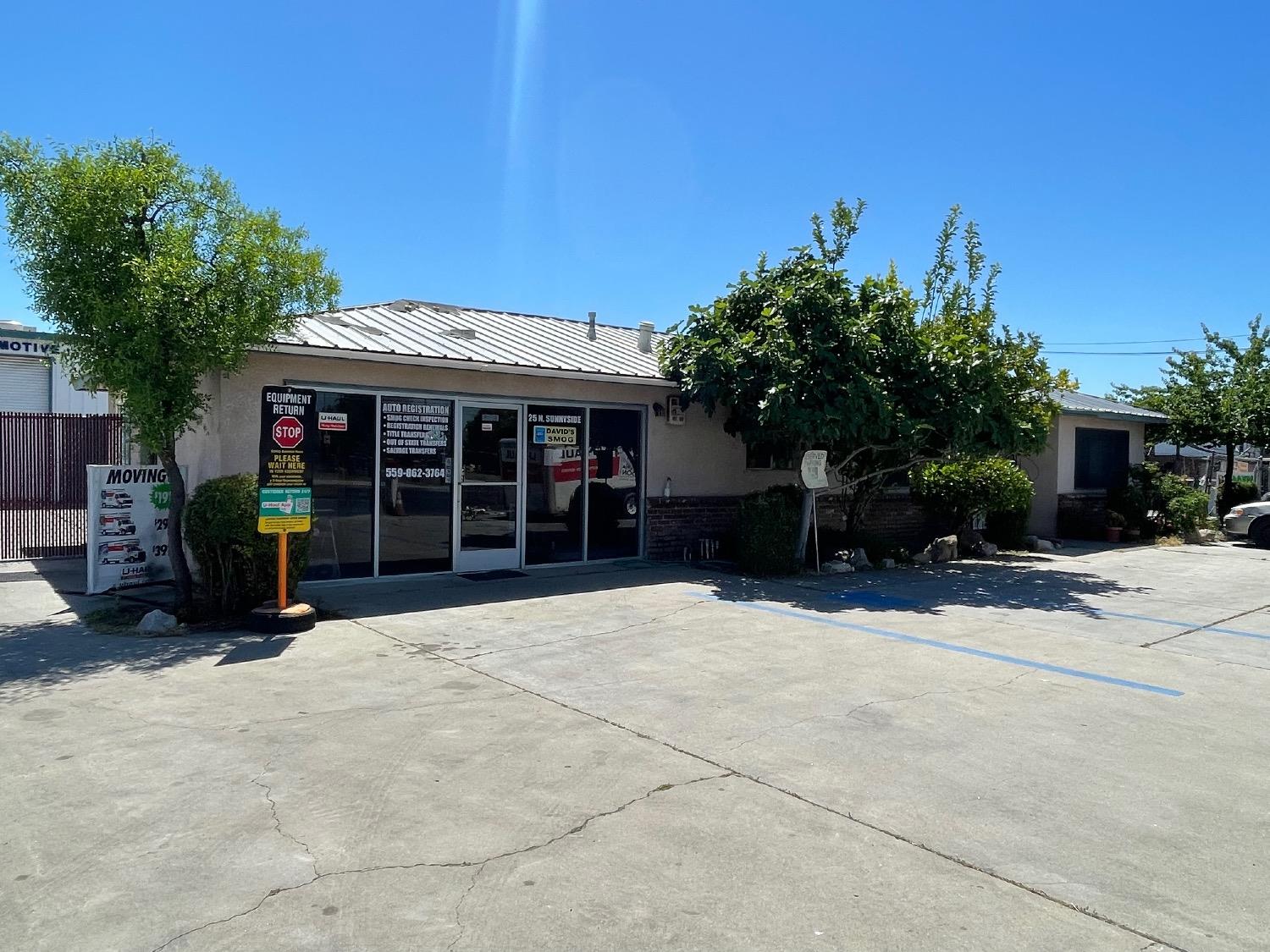 25 N Sunnyside Ave, Clovis, CA 93611