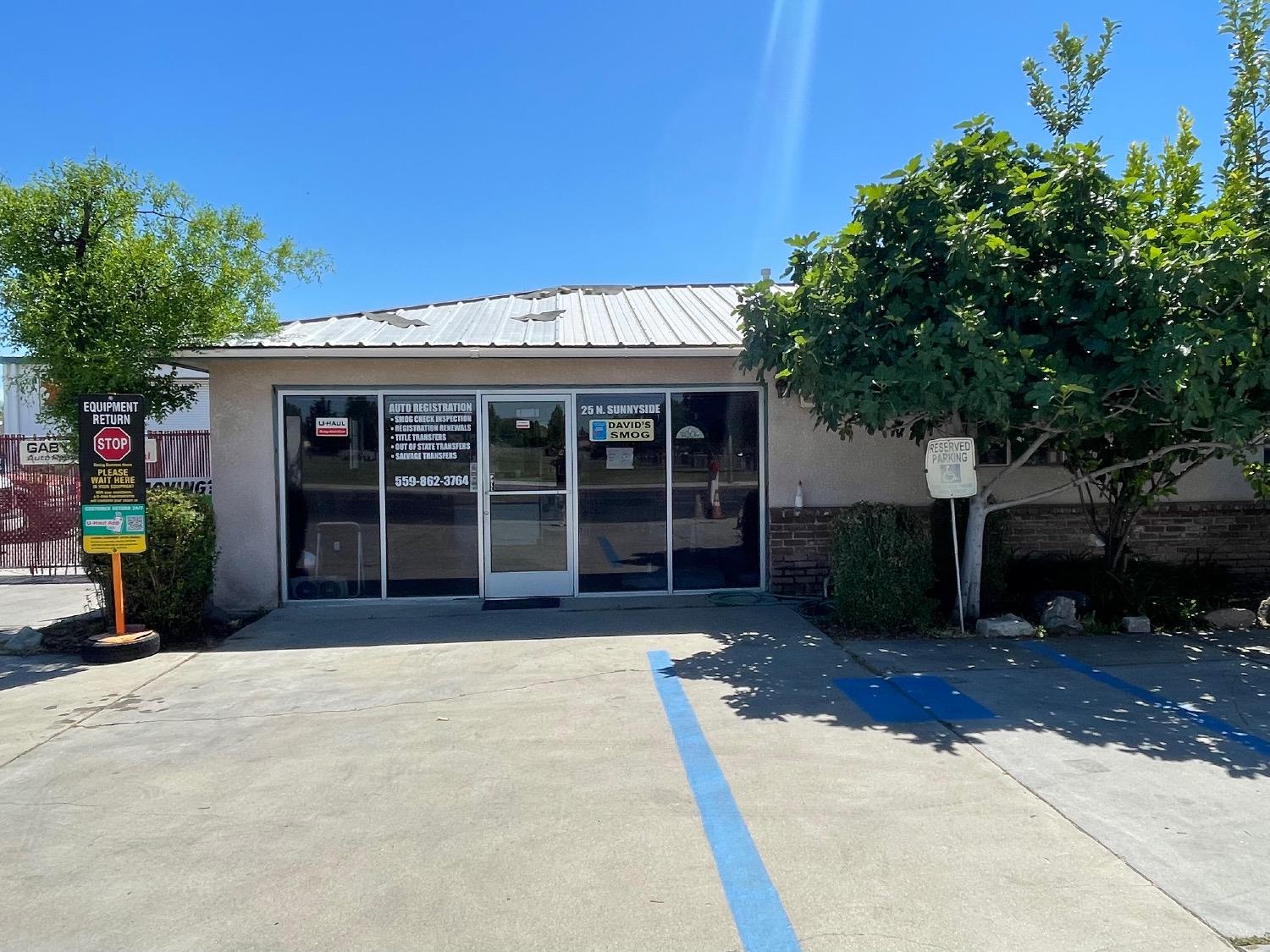 25 N Sunnyside Ave, Clovis, CA 93611