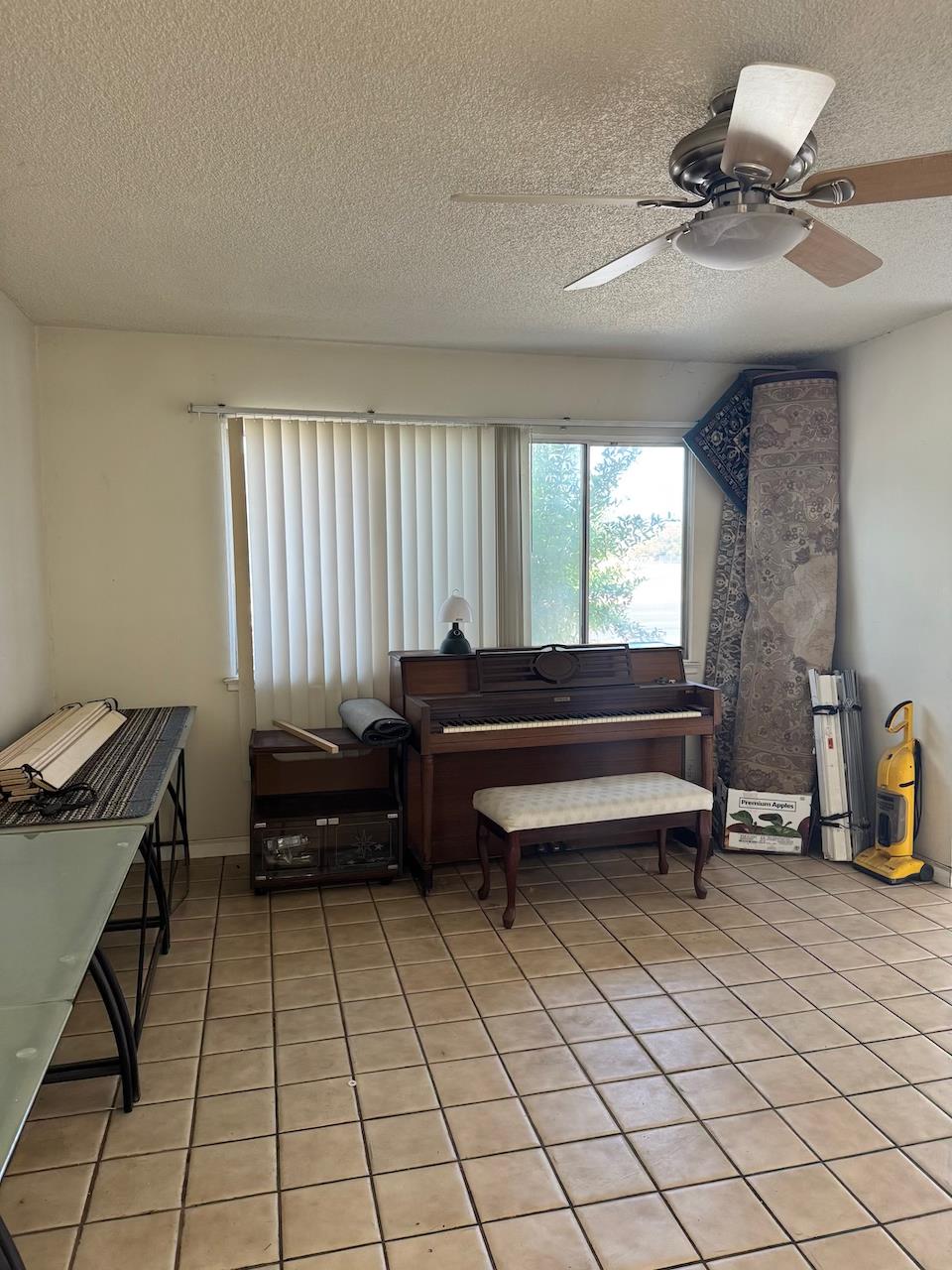 25 N Sunnyside Ave, Clovis, CA 93611