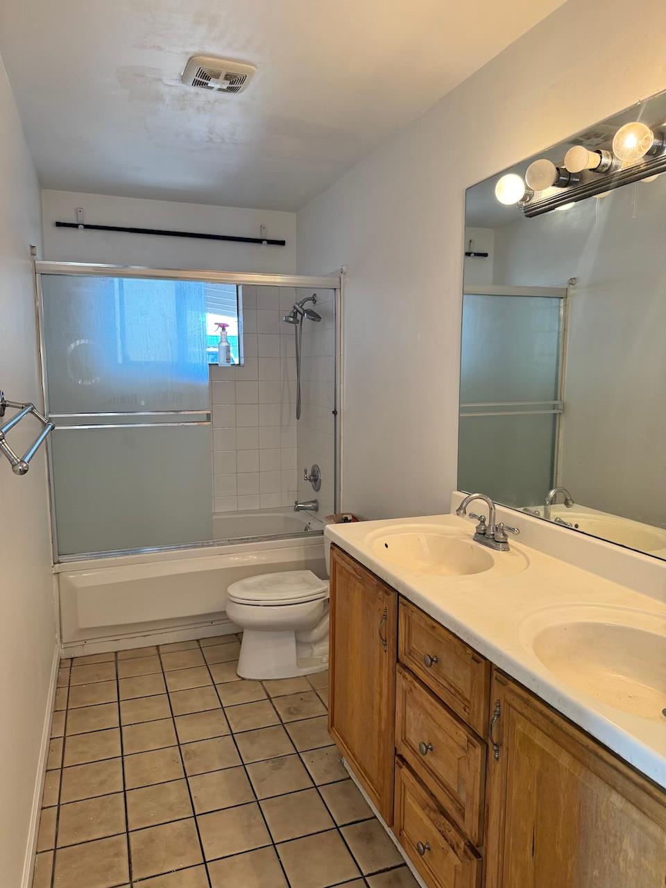 25 N Sunnyside Ave, Clovis, CA 93611