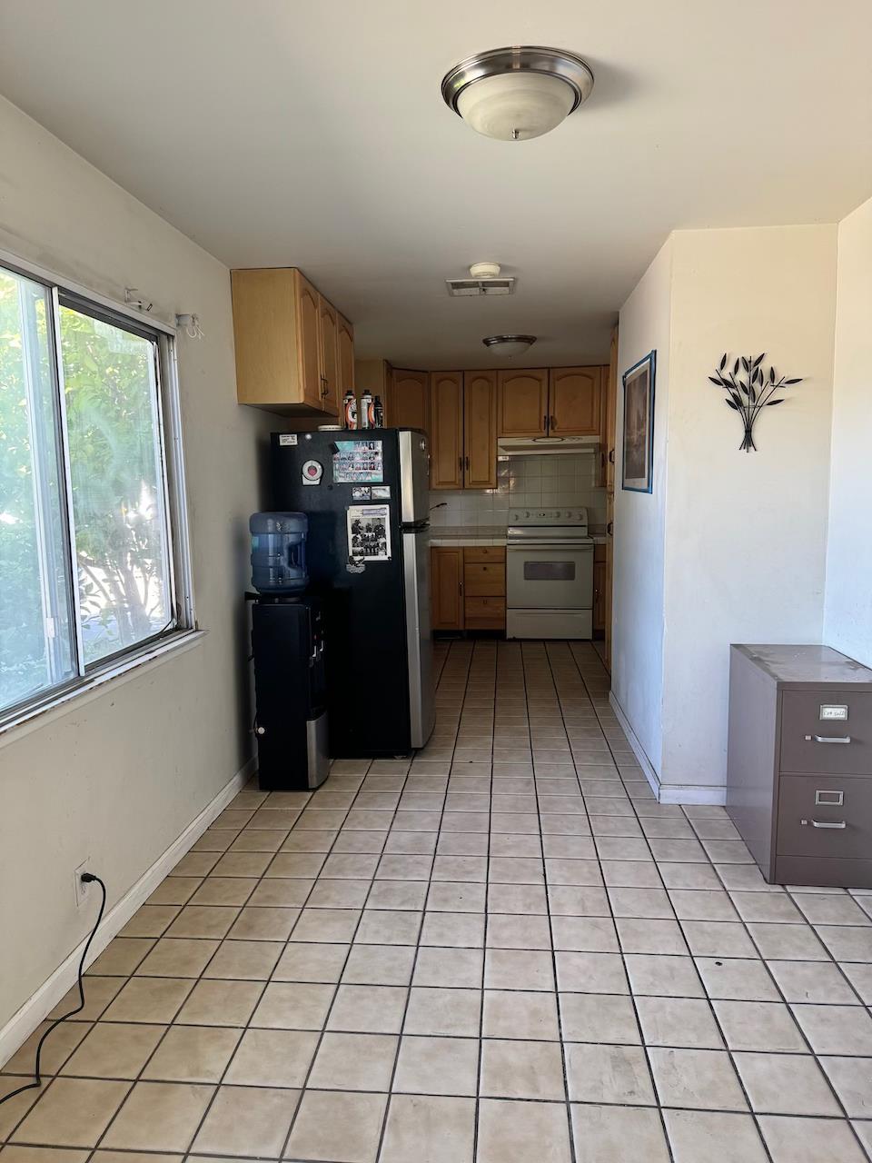 25 N Sunnyside Ave, Clovis, CA 93611