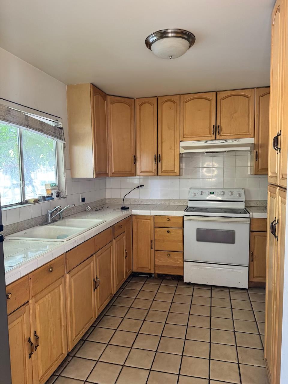 25 N Sunnyside Ave, Clovis, CA 93611