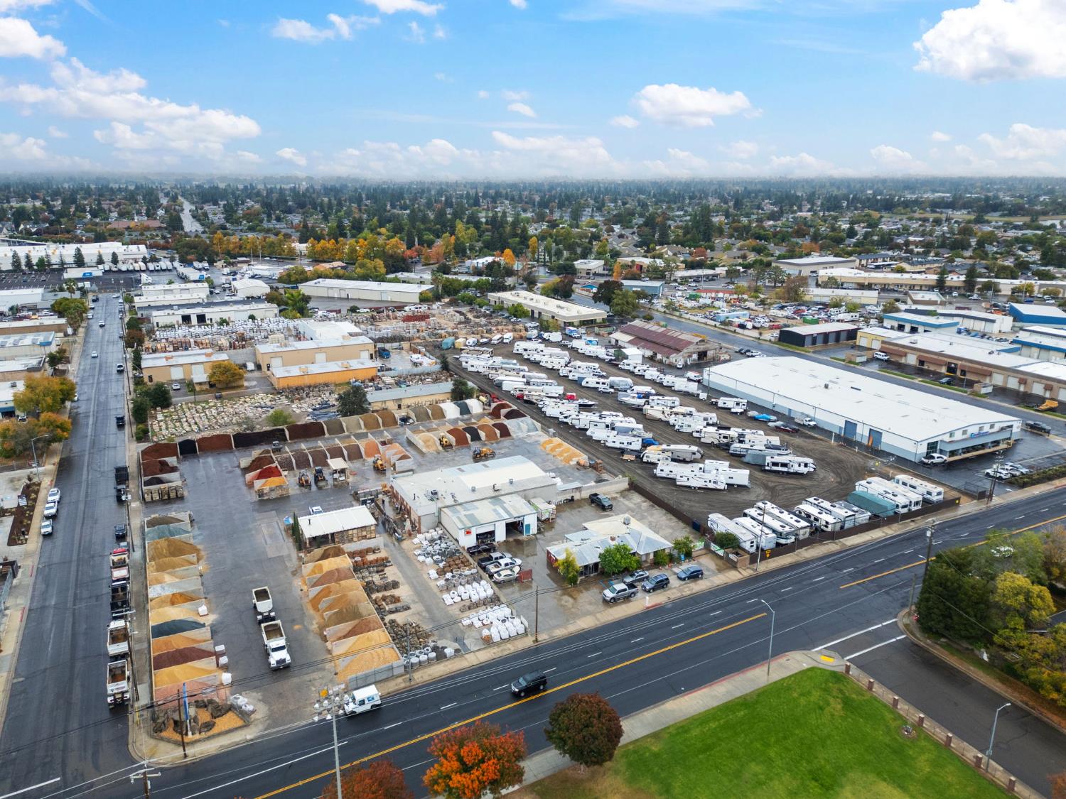 25 N Sunnyside Ave, Clovis, CA 93611