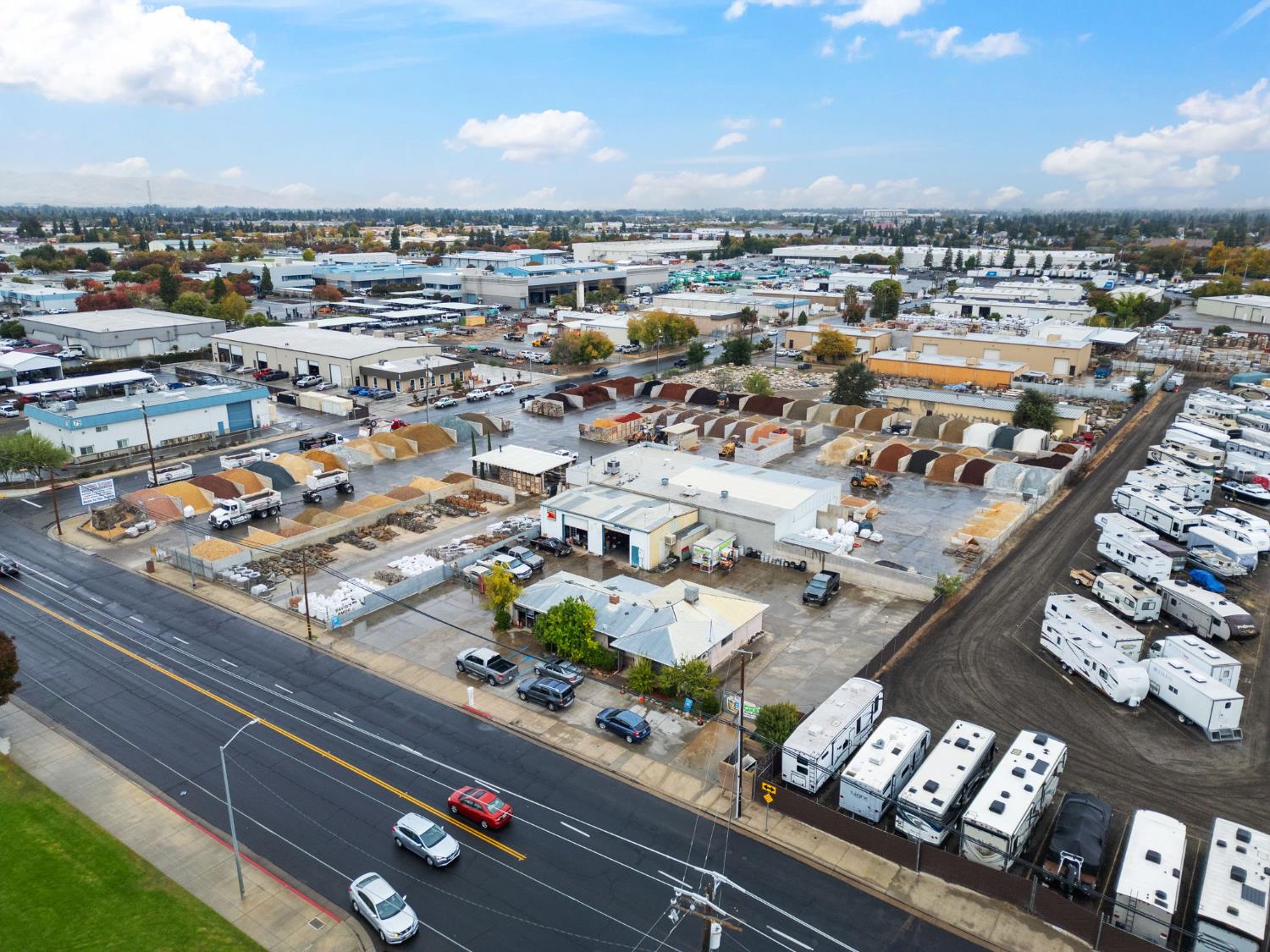 25 N Sunnyside Ave, Clovis, CA 93611