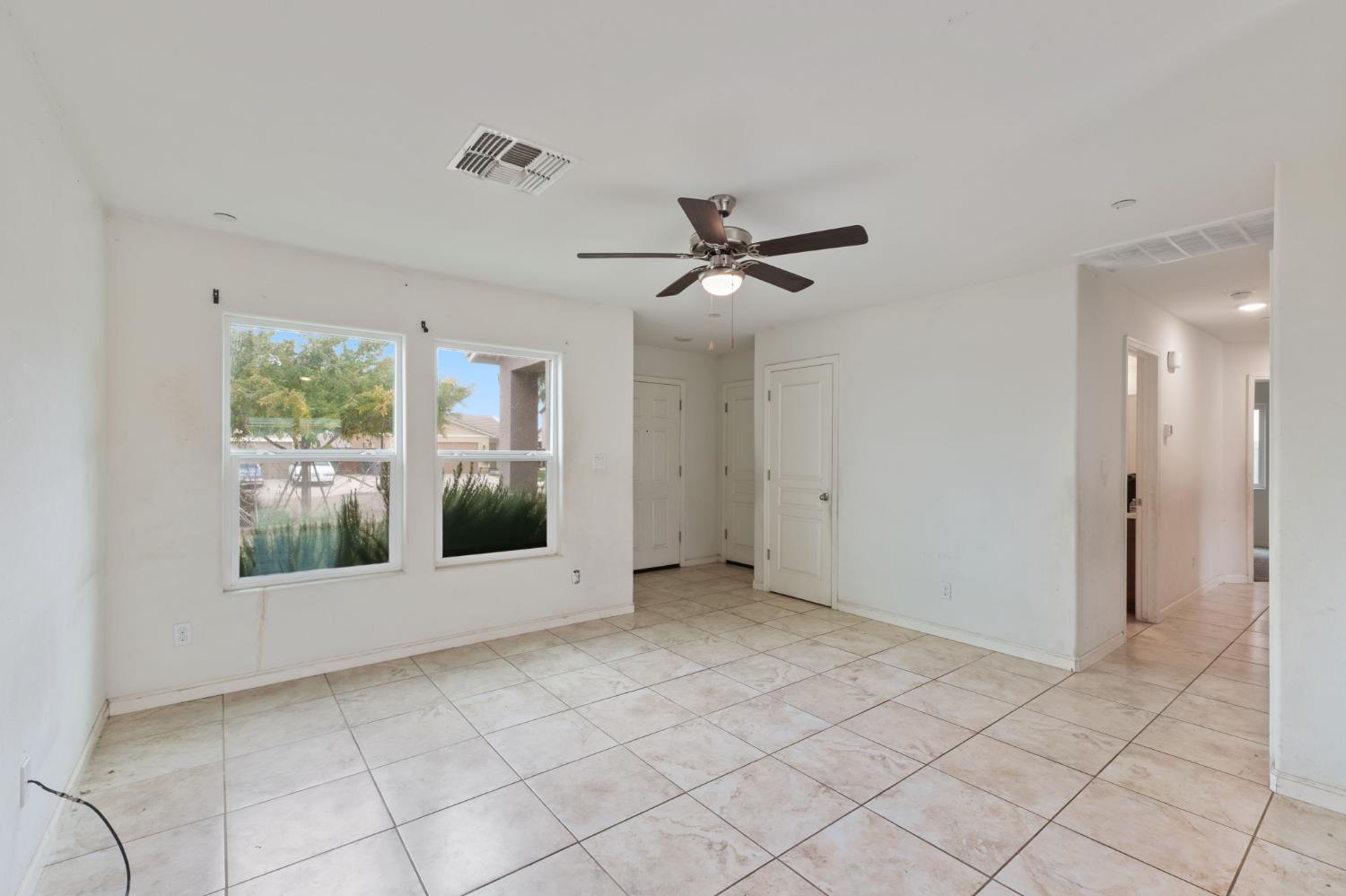 522 Barbara Ave, Sanger, CA 93657