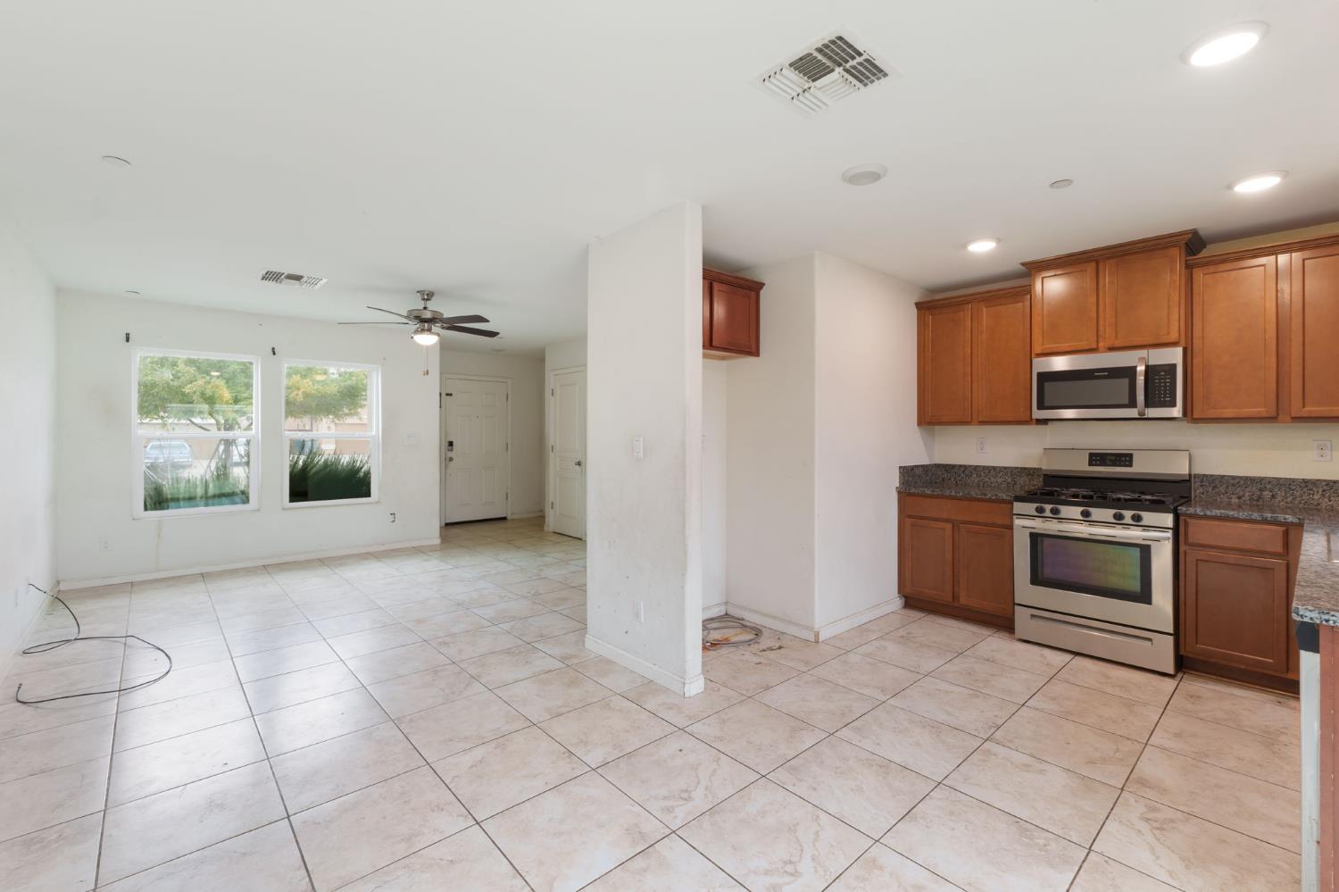 522 Barbara Ave, Sanger, CA 93657