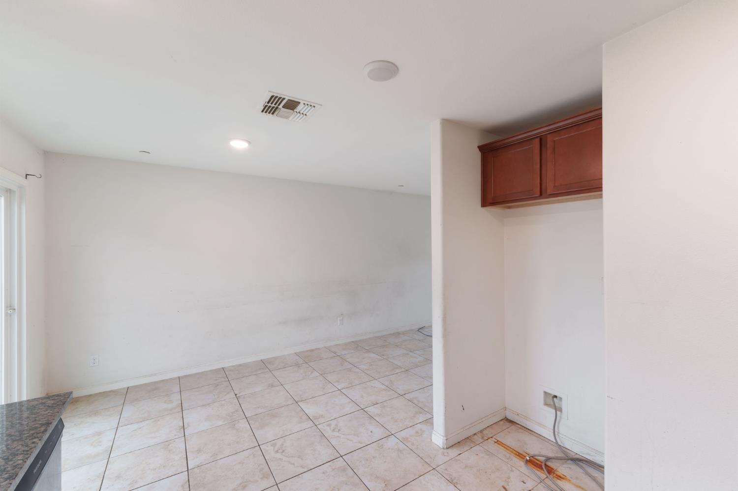 522 Barbara Ave, Sanger, CA 93657