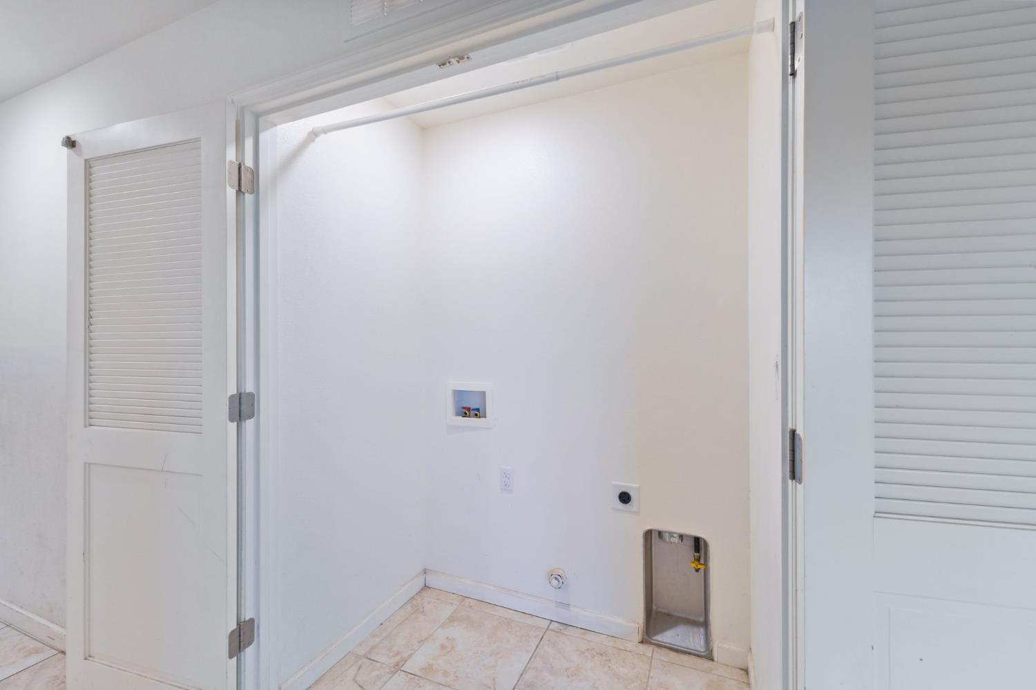 522 Barbara Ave, Sanger, CA 93657