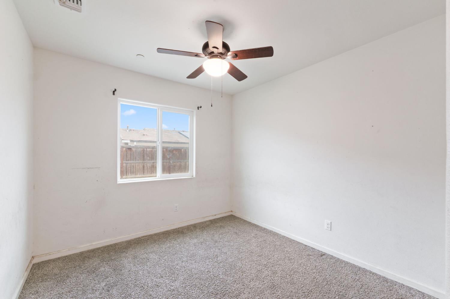 522 Barbara Ave, Sanger, CA 93657