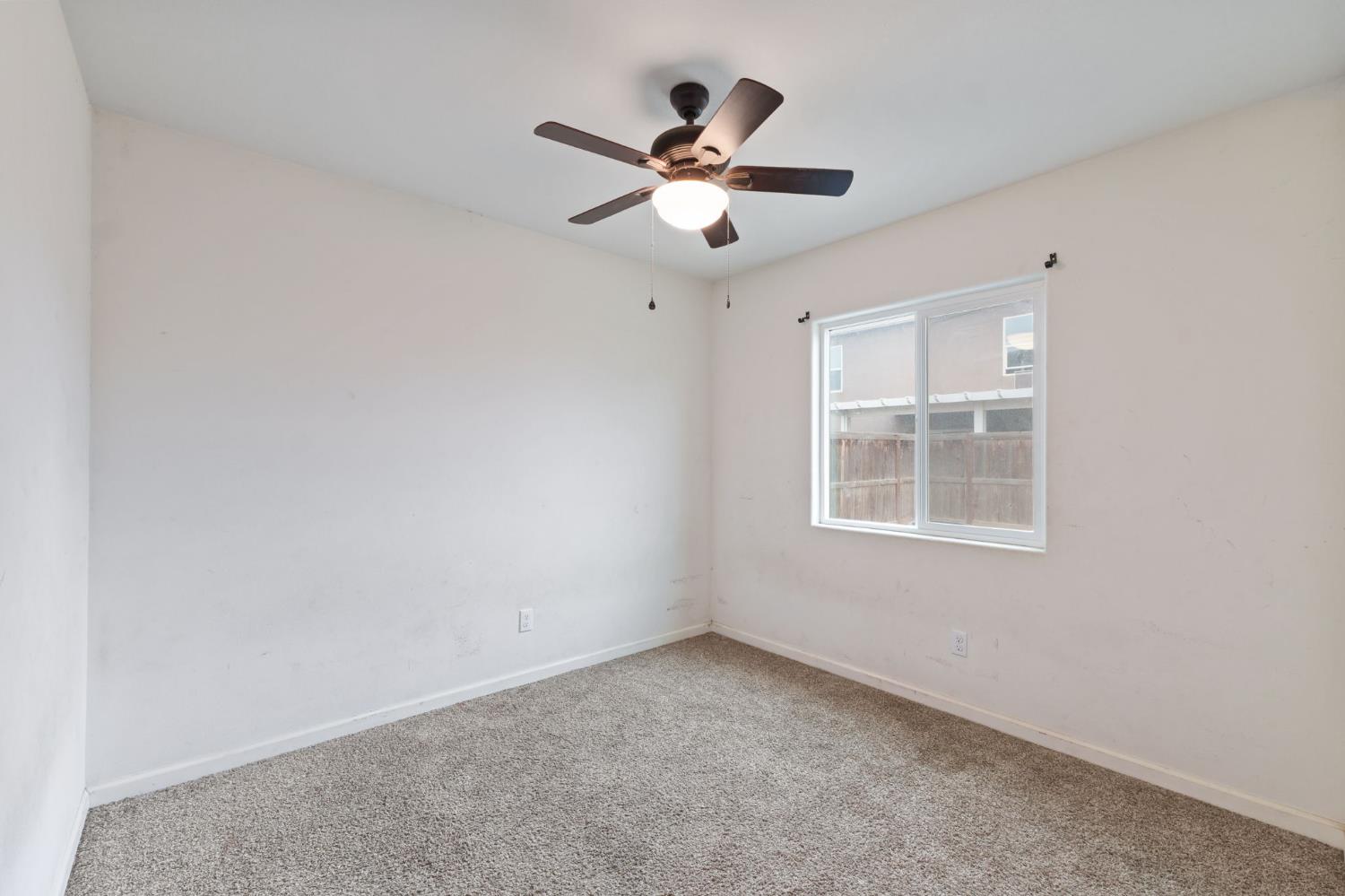 522 Barbara Ave, Sanger, CA 93657