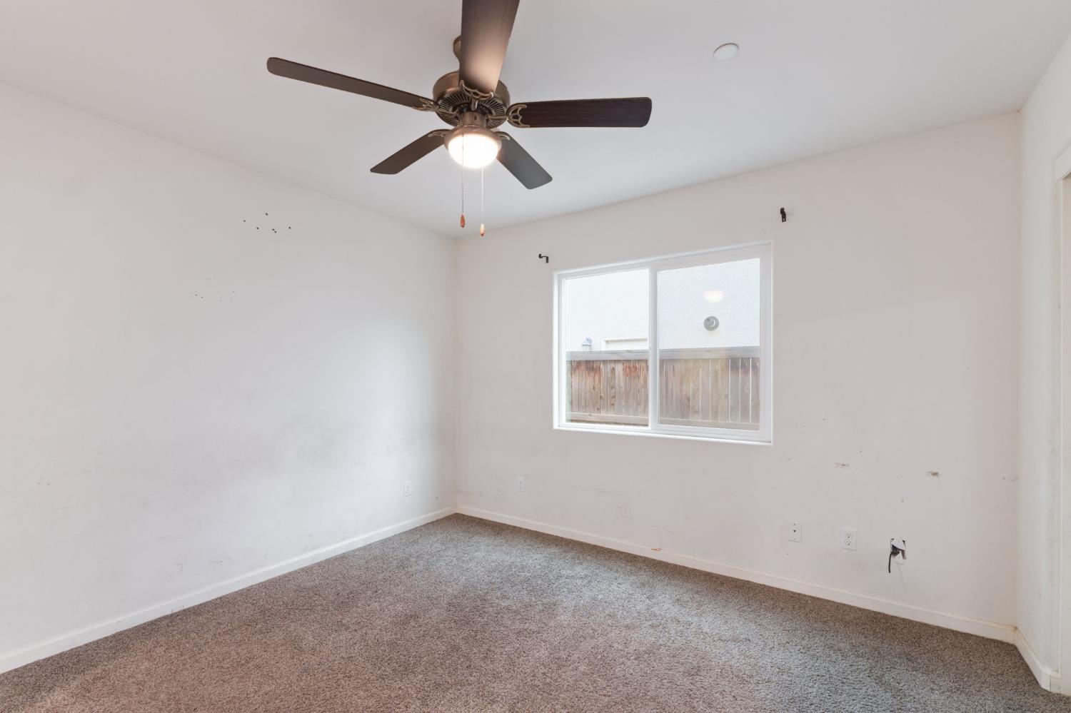 522 Barbara Ave, Sanger, CA 93657