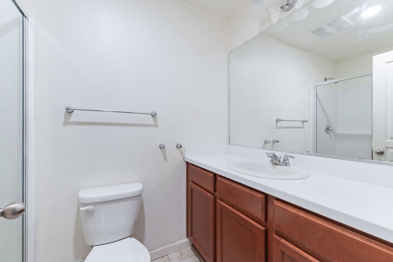 522 Barbara Ave, Sanger, CA 93657