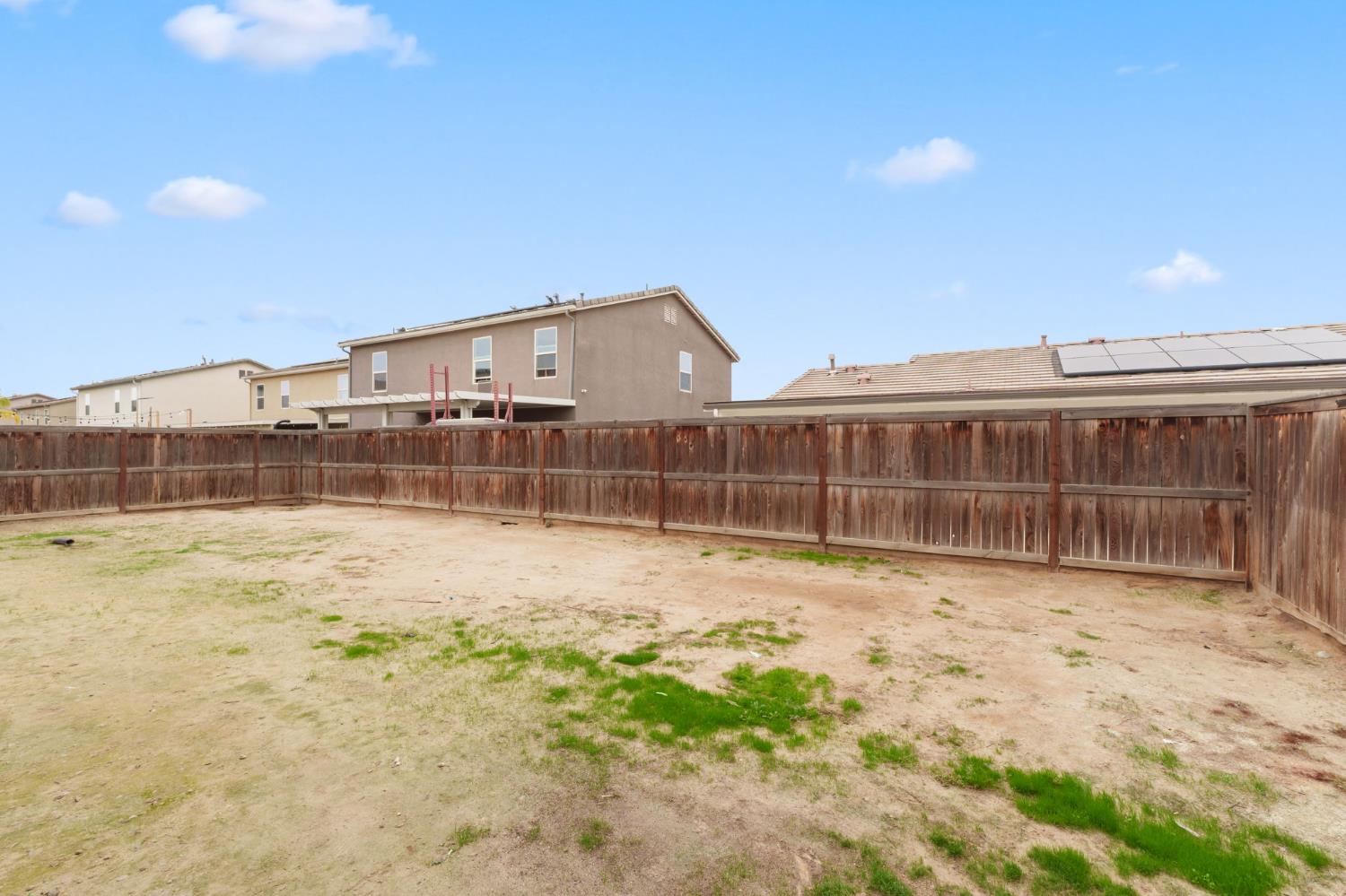 522 Barbara Ave, Sanger, CA 93657