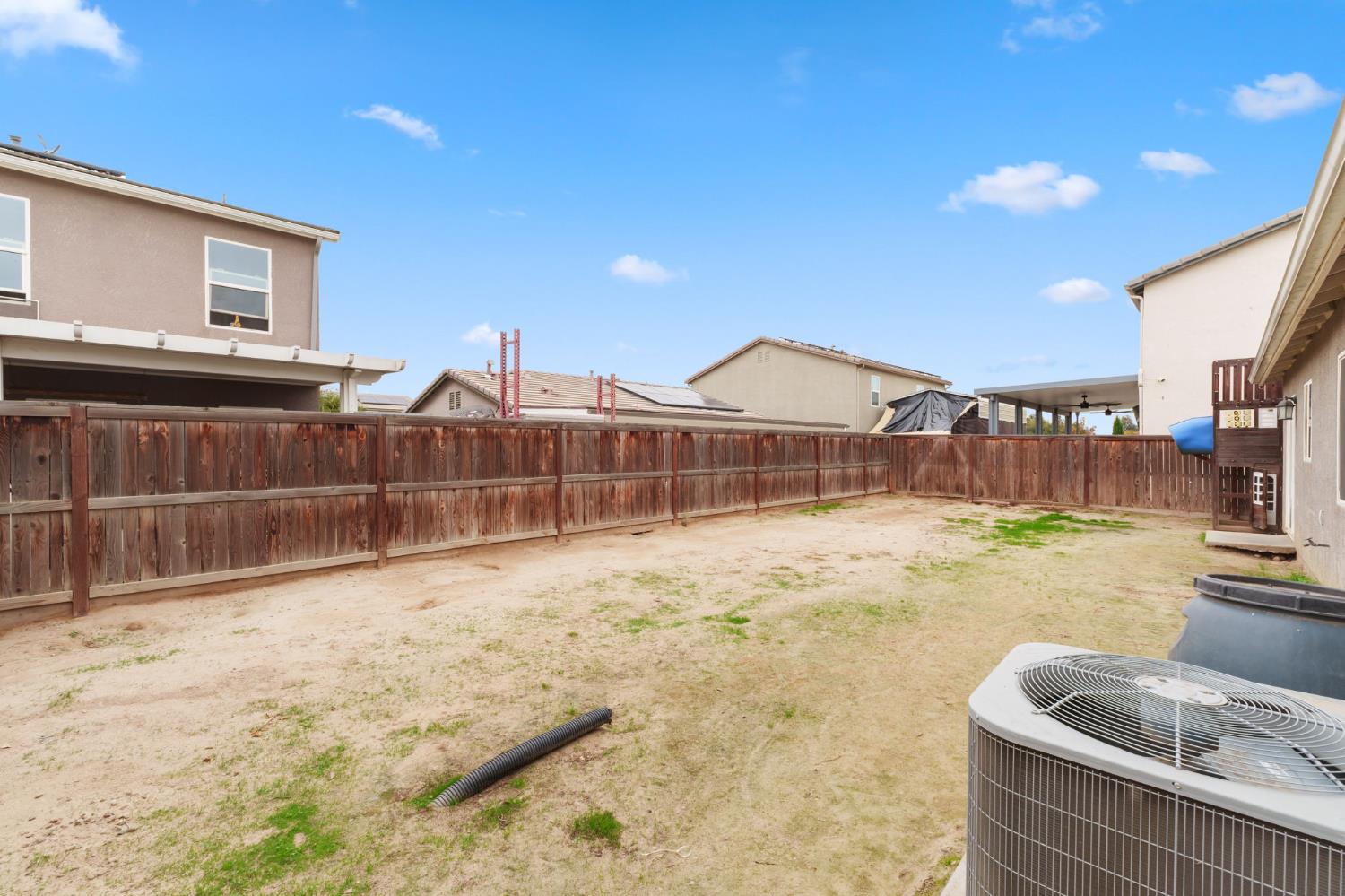 522 Barbara Ave, Sanger, CA 93657