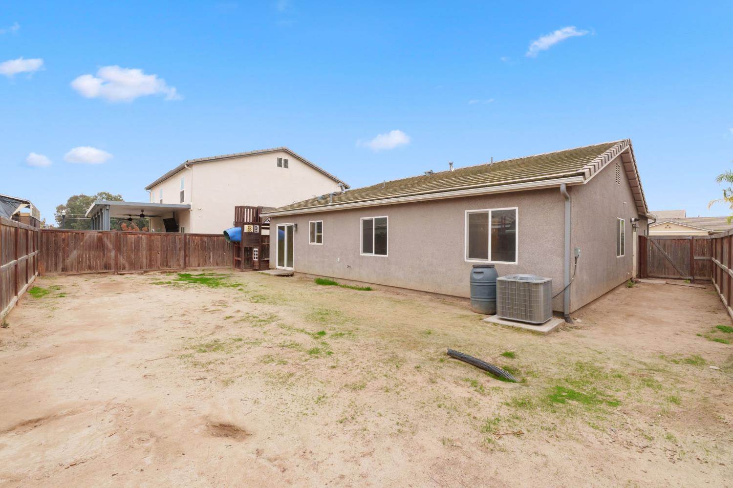 522 Barbara Ave, Sanger, CA 93657