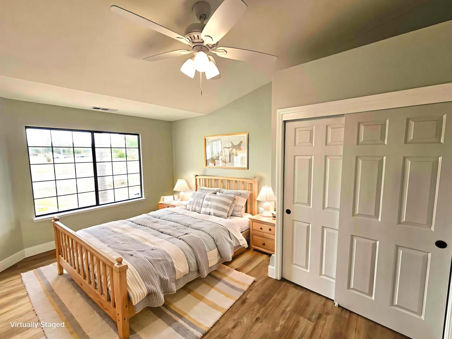 825 manzanita St, Visalia, CA 93292