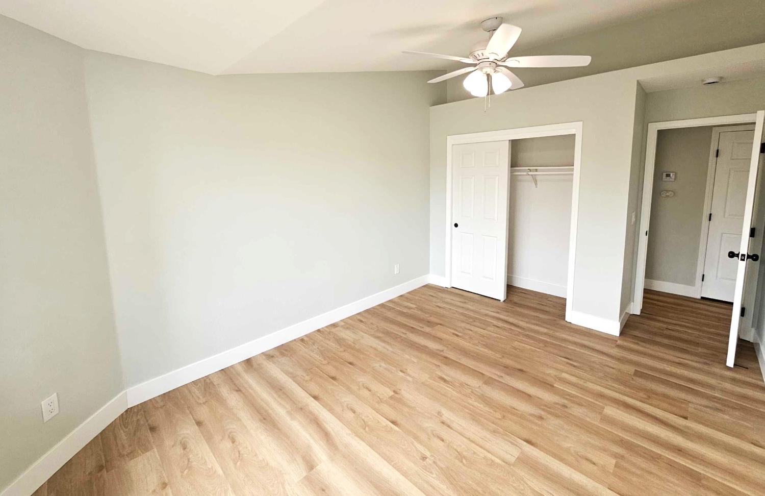 825 manzanita St, Visalia, CA 93292