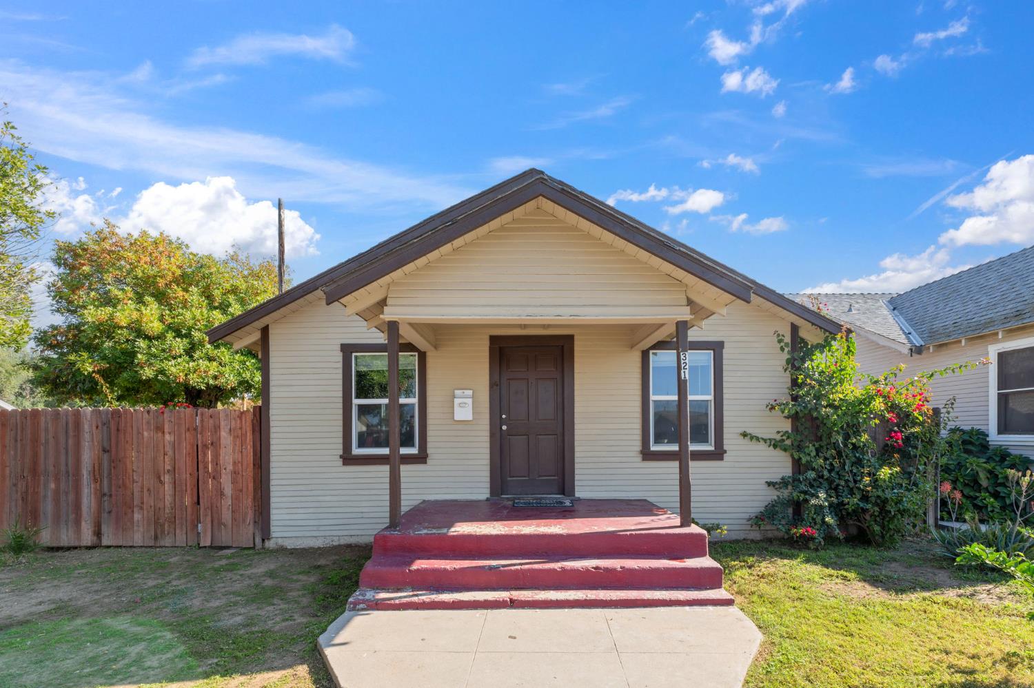 321 N Orange Ave, Exeter, CA 93221