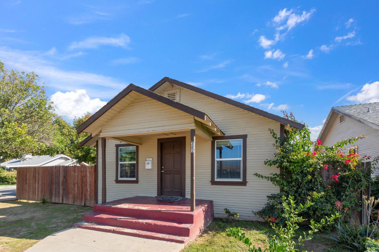 321 N Orange Ave, Exeter, CA 93221