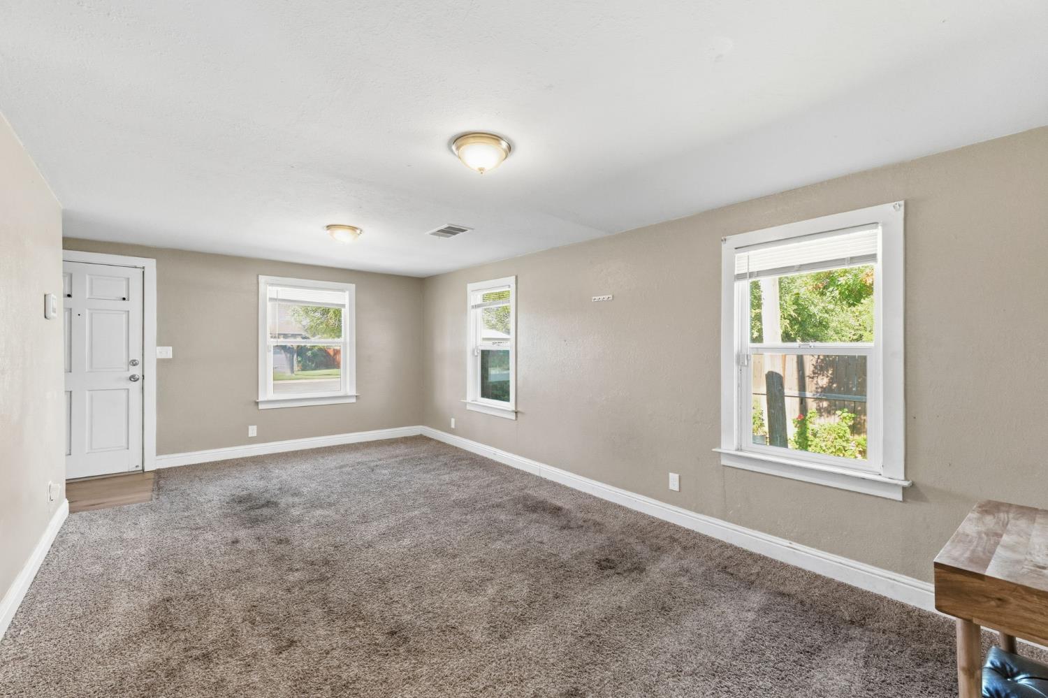321 N Orange Ave, Exeter, CA 93221