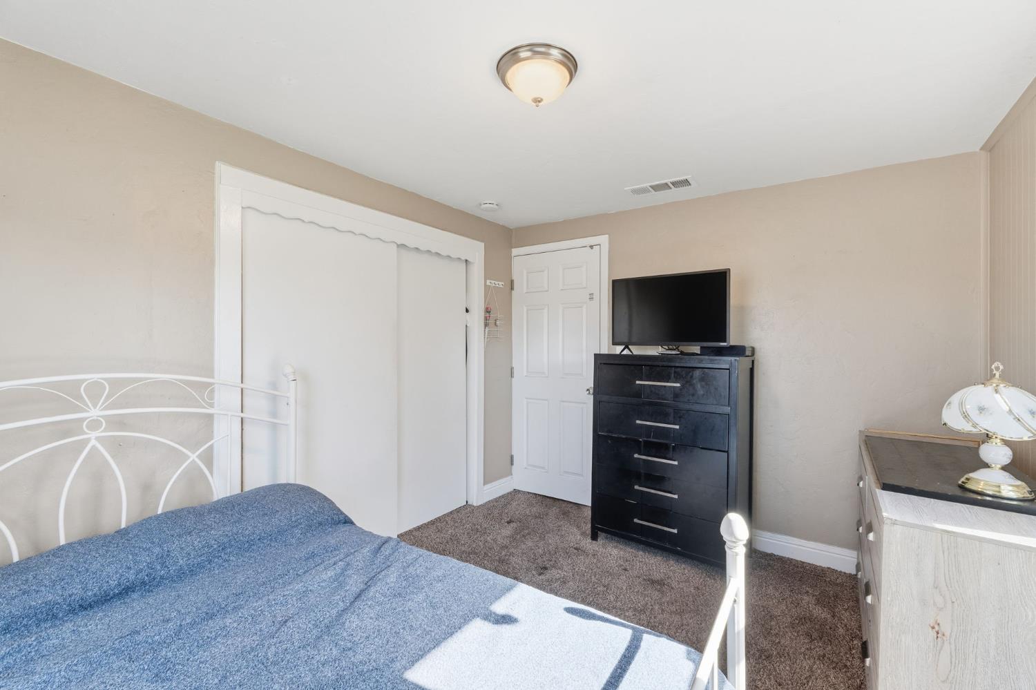 321 N Orange Ave, Exeter, CA 93221