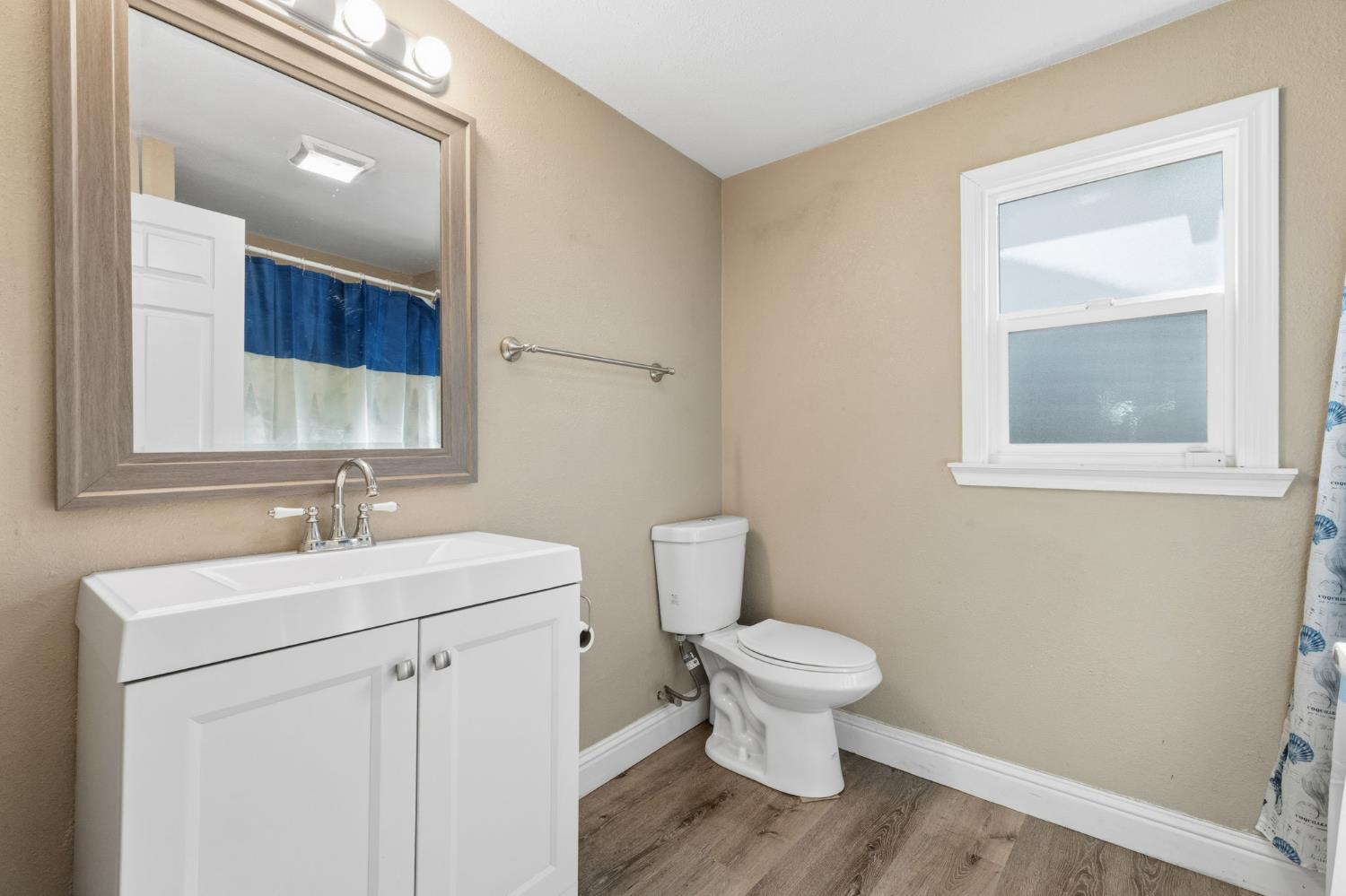 321 N Orange Ave, Exeter, CA 93221