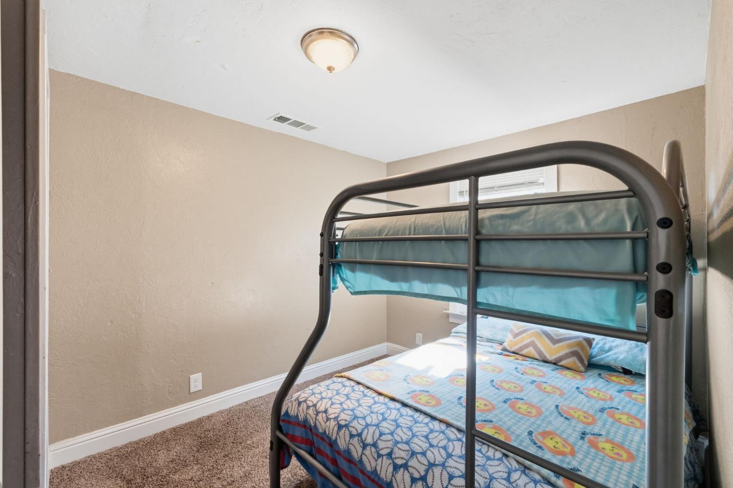 321 N Orange Ave, Exeter, CA 93221