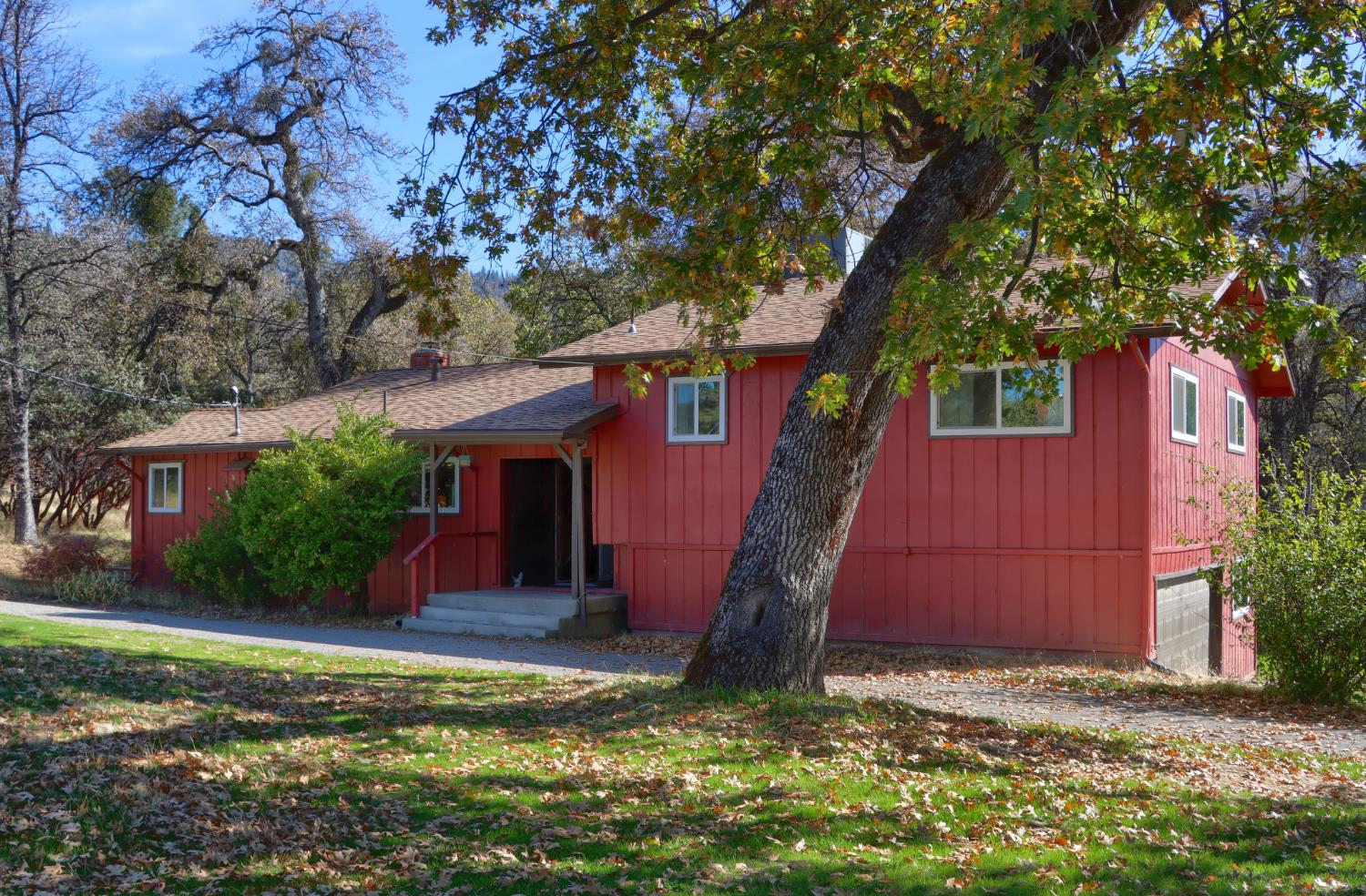 42896 Country Club Dr E, Oakhurst, CA 93644