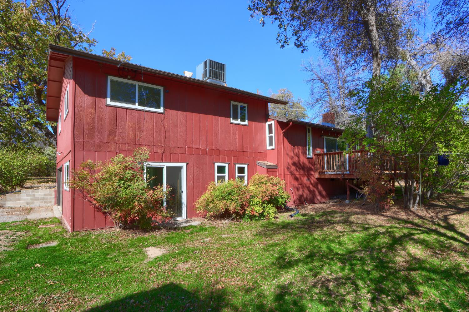 42896 Country Club Dr E, Oakhurst, CA 93644