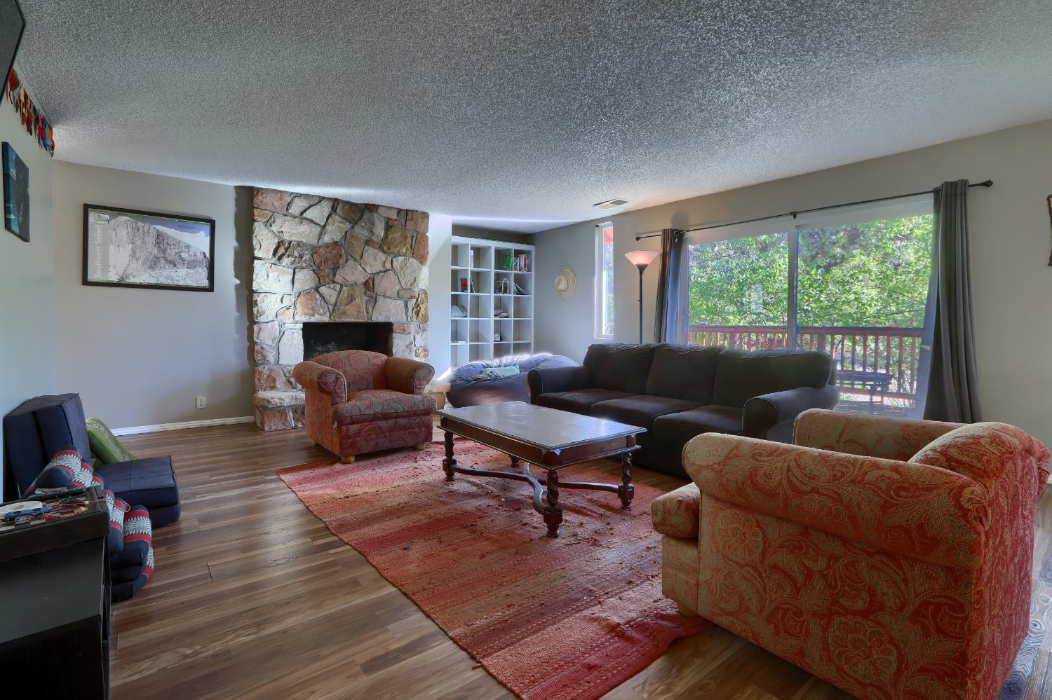 42896 Country Club Dr E, Oakhurst, CA 93644