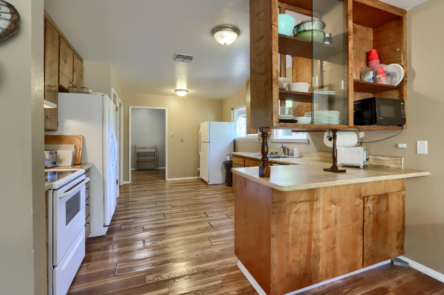 42896 Country Club Dr E, Oakhurst, CA 93644