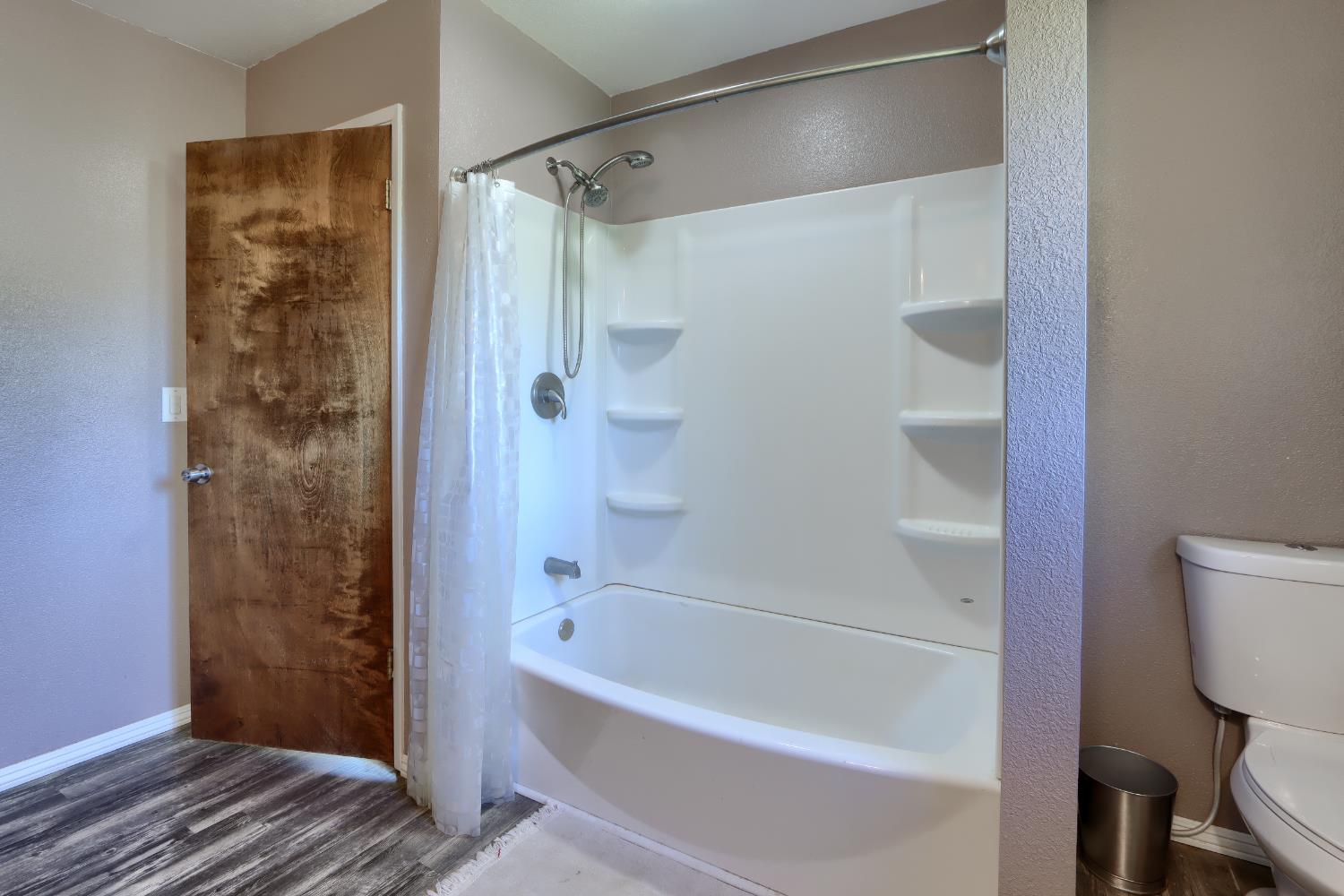 42896 Country Club Dr E, Oakhurst, CA 93644