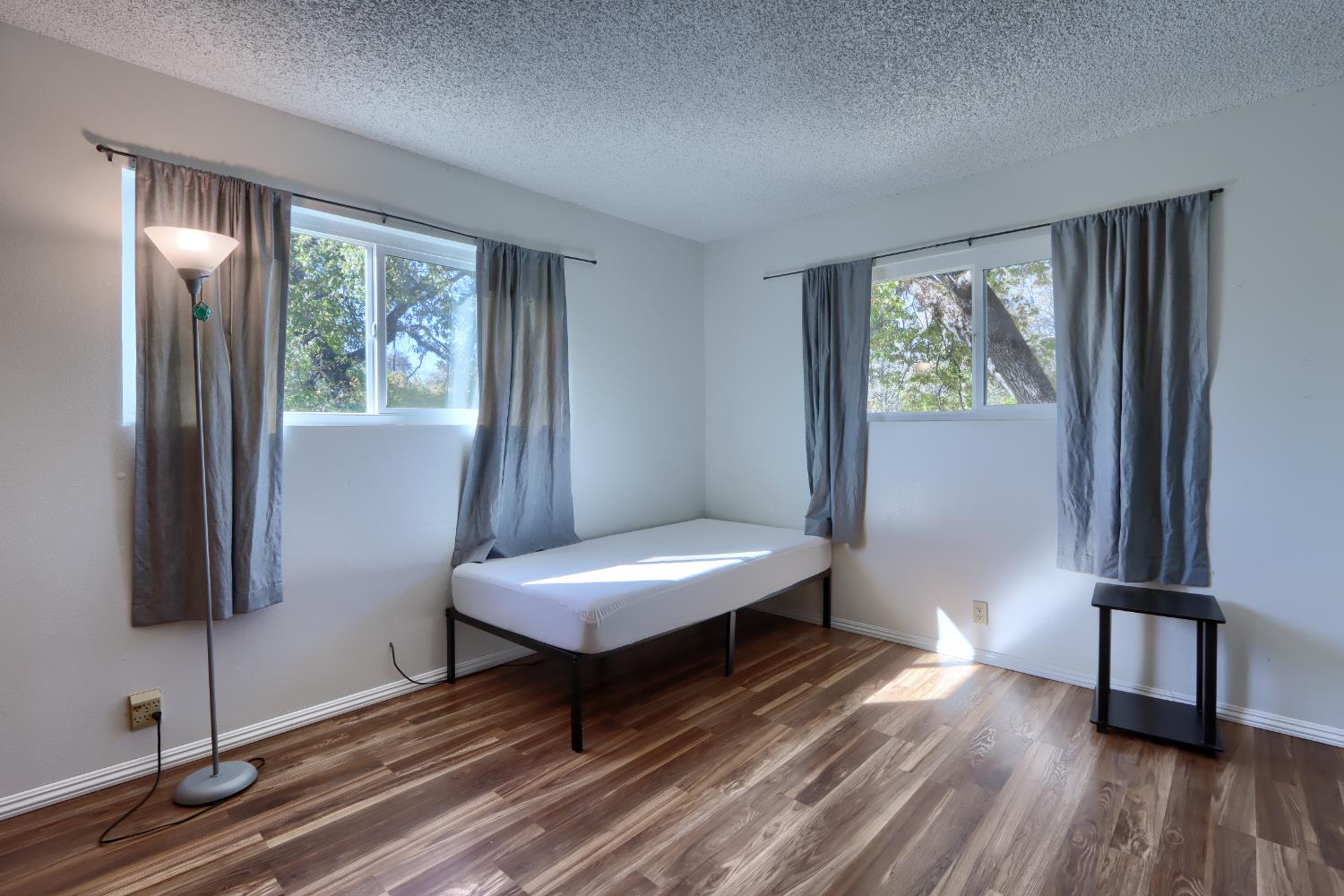 42896 Country Club Dr E, Oakhurst, CA 93644