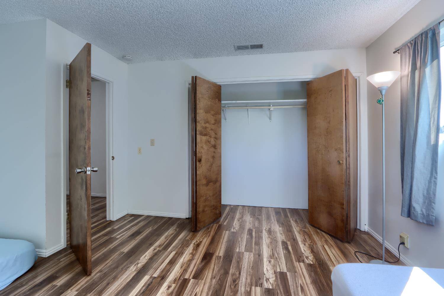 42896 Country Club Dr E, Oakhurst, CA 93644