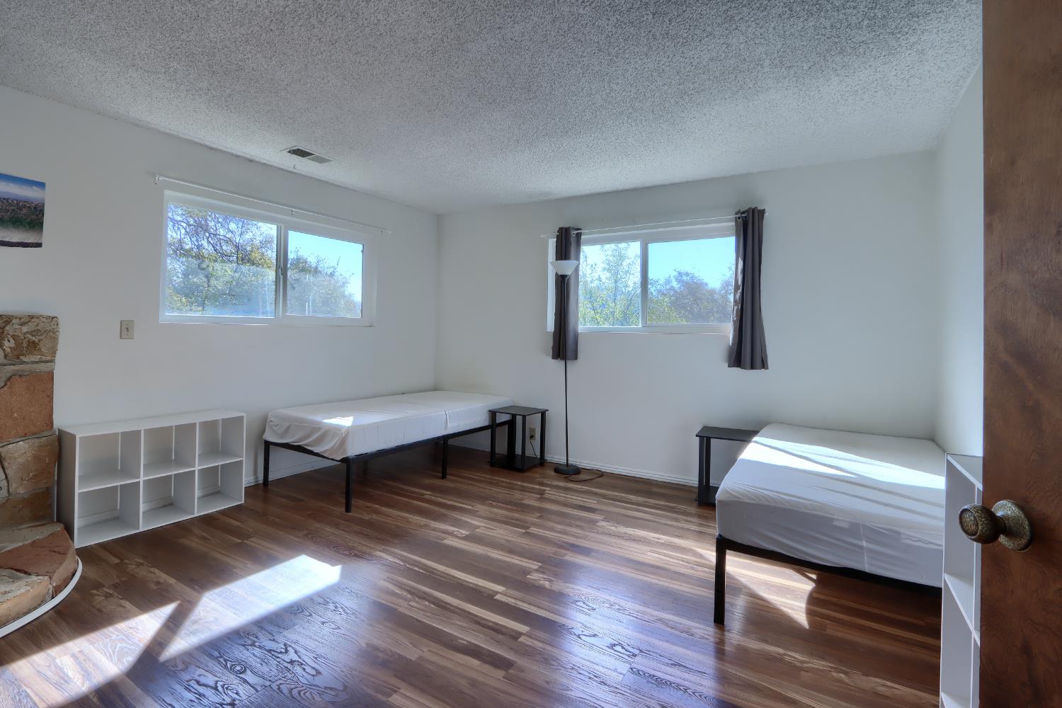 42896 Country Club Dr E, Oakhurst, CA 93644