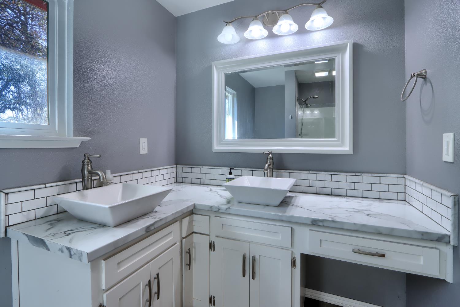 42896 Country Club Dr E, Oakhurst, CA 93644