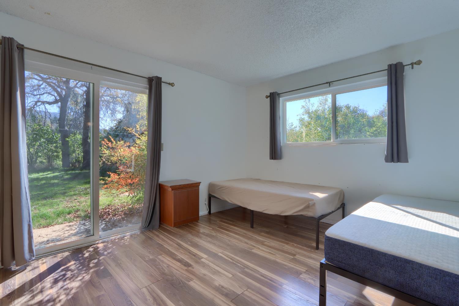 42896 Country Club Dr E, Oakhurst, CA 93644