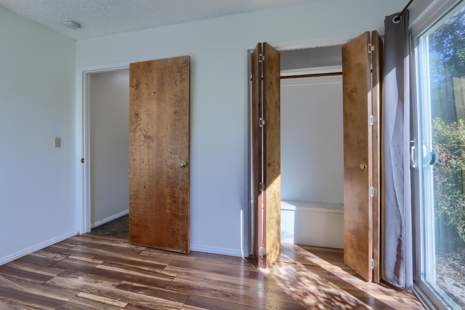 42896 Country Club Dr E, Oakhurst, CA 93644