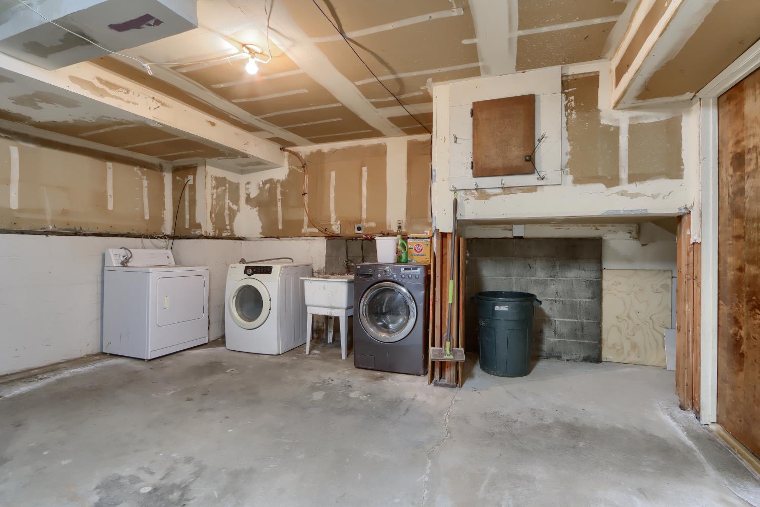 42896 Country Club Dr E, Oakhurst, CA 93644