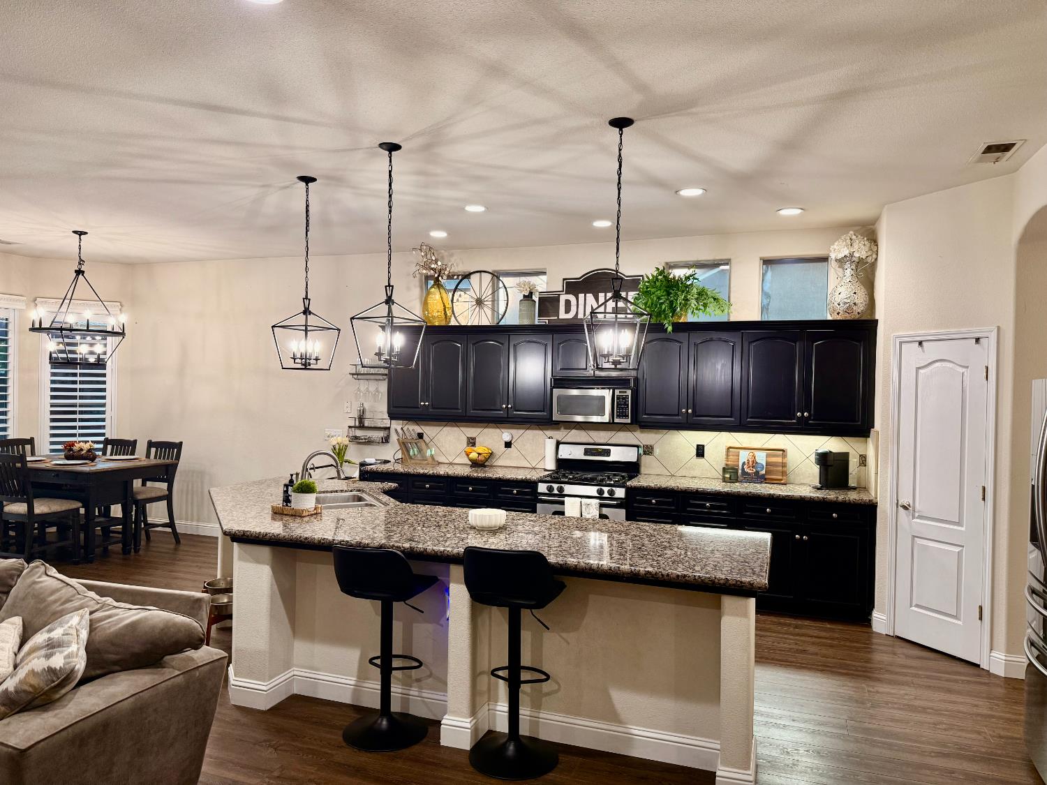 2722 Calimyrna Ave, Clovis, CA 93611